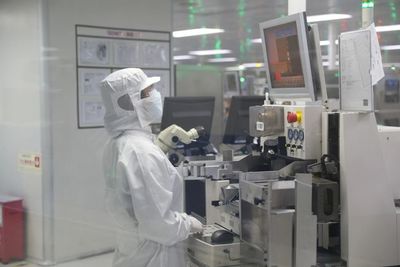 東莞長(zhǎng)安企業(yè)員工 過(guò)年不返鄉(xiāng)，感受別樣溫暖與便利